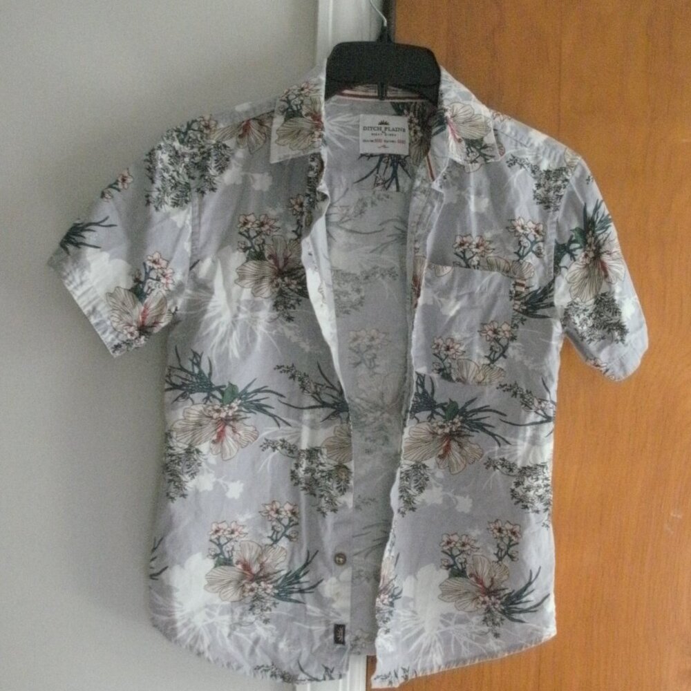 Ditch Plains 🦩 Ricky Singh Button-up Tropical Floral Hawaiian Shirt size 8 S